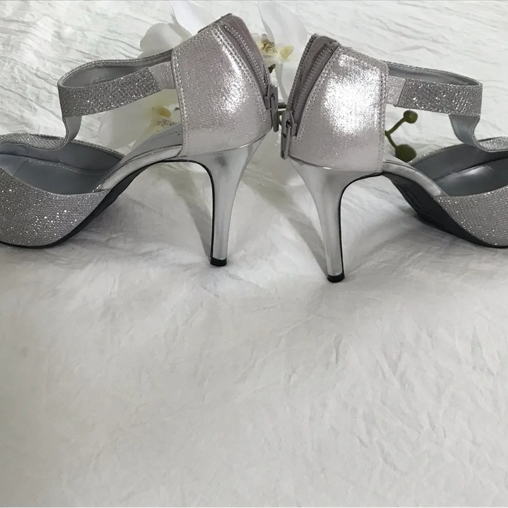 FIONI NIGHT 4 inch high heels, silver, size 7.5, single use. - Picture 6 of 9